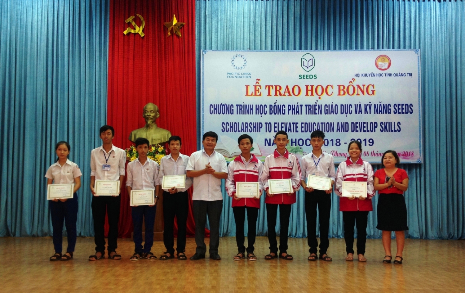 Trao học bổng SEEDS cho học sinh nghèo vượt khó tại huyện Triệu Phong