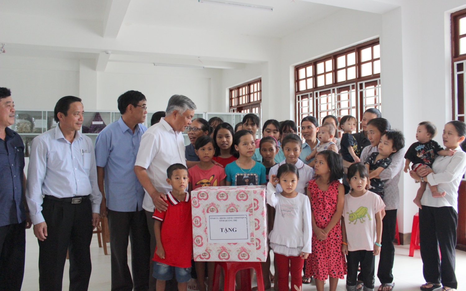 Phó Bí thư Thường trực Tỉnh ủy Phạm Đức Châu thăm, tặng quà Tết Trung thu cho các cháu tại Mái ấm tình thương Lâm Bích
