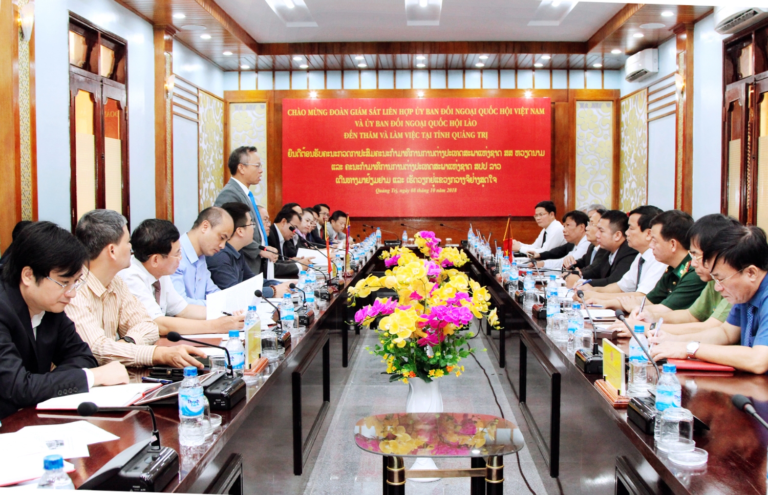 Phó Chủ nhiệm Ủy ban Đối ngoại Quốc hội Việt Nam Nguyễn Mạnh Tiến đánh giá cao việc tỉnh Quảng Trị đã nỗ lực thực hiện Thỏa thuận cấp Chính phủ giữa hai nước Việt Nam – Lào trong thời gian qua. Ảnh: Thành Dũng