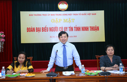Phó Chủ tịch Ủy ban Trung ương MTTQ Việt Nam Nguyễn Hữu Dũng  phát biểu tại buổi gặp mặt