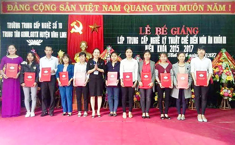 Các lớp đào tạo nghề thu hút đông đảo người lao động tham gia