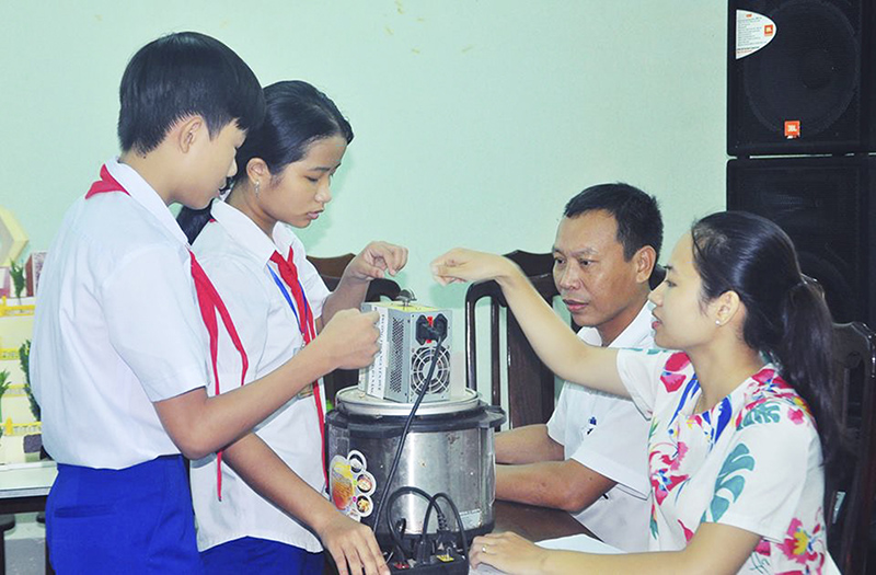 Chấm thi các sản phẩm dự thi cấp tỉnh cuộc thi “Sáng tạo trẻ Quảng Trị” lần thứ VII, năm 2018