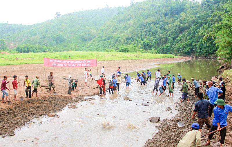 Người dân chung tay, góp sức làm thay đổi diện mạo quê hương