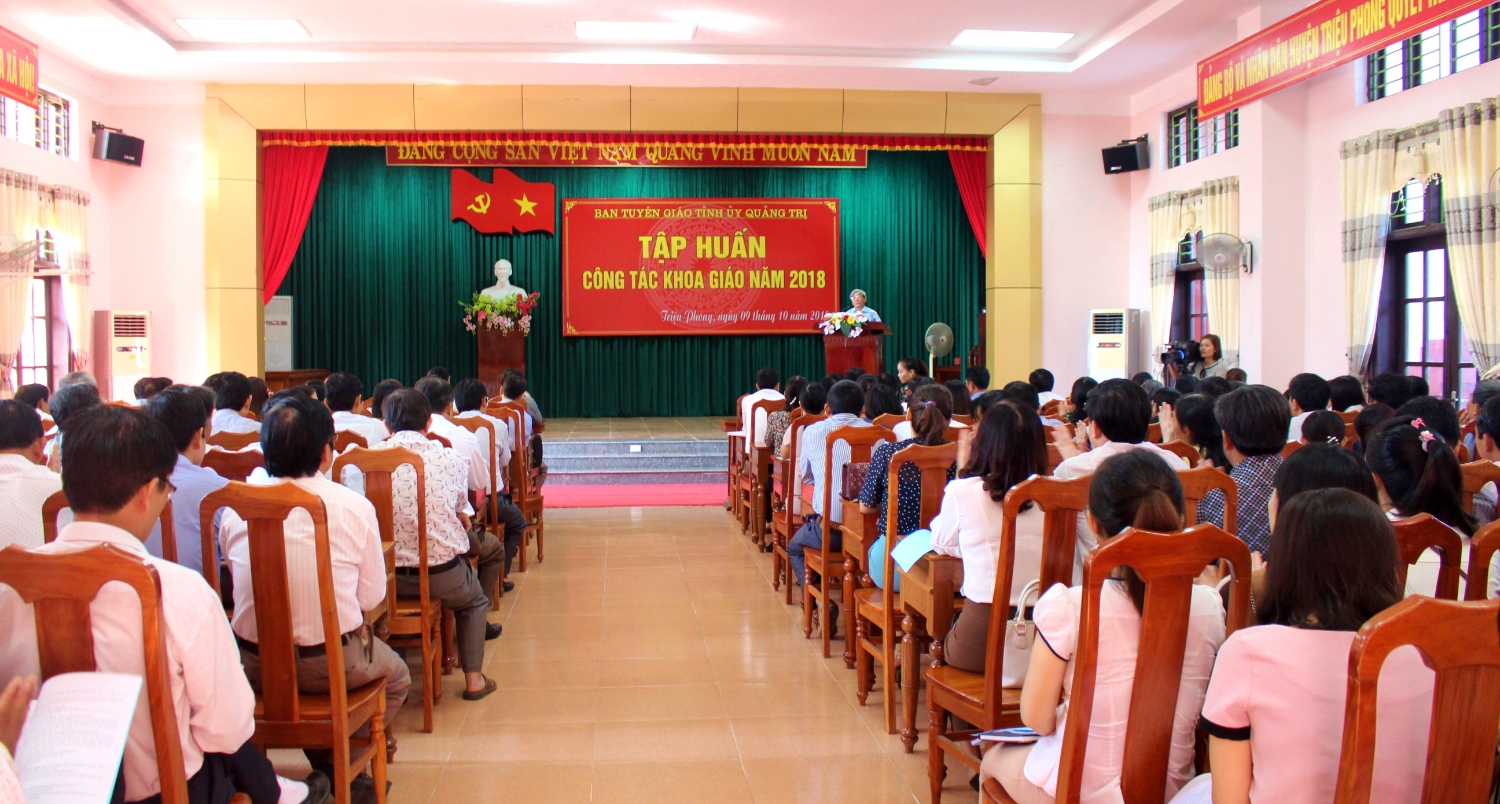 Những kiến thức được cung cấp tại lớp tập huấn công tác khoa giáo lần này sẽ là nền tảng quan trọng để cán bộ, công chức, viên chức tham mưu sát đúng hơn cho cấp ủy các cấp, các ngành.