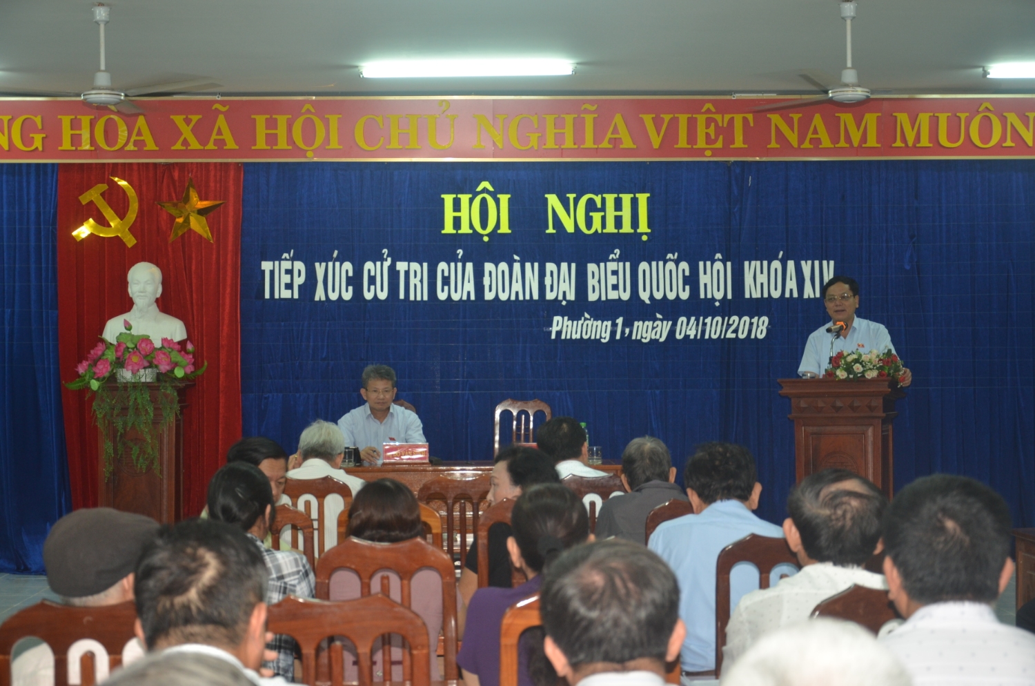 Trưởng Đoàn ĐBQH tỉnh Hoàng Đức Thắng phát biểu tiếp thu, giải trình các ý kiến của cử tri Phường 1, TP  Đông Hà