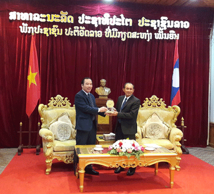 Đoàn Công tác Ủy ban Trung ương MTTQ Việt Nam đến chào thăm Bí thư, Tỉnh Trưởng tỉnh Luangprabang, nước Cộng hòa Dân chủ Nhân dân Lào