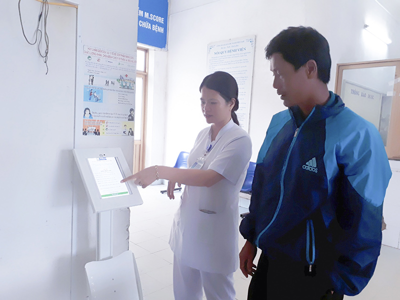 Hướng dẫn người dân tham gia thực hiện chấm điểm dịch vụ y tế