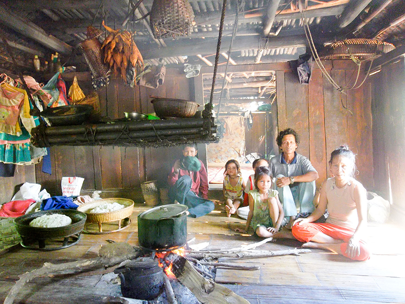 Tỉ lệ hộ nghèo trong đồng bào thiểu số còn cao