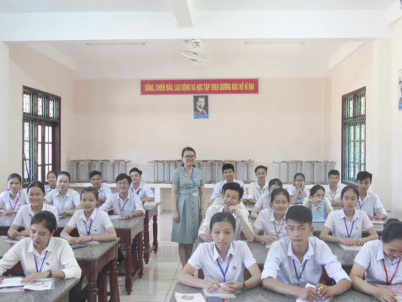 Ngày nay, phụ nữ tham gia và nhiều lĩnh vực trong đời sống xã hội, một trong những nghề nghiệp mà phụ nữ yêu thích là dạy học