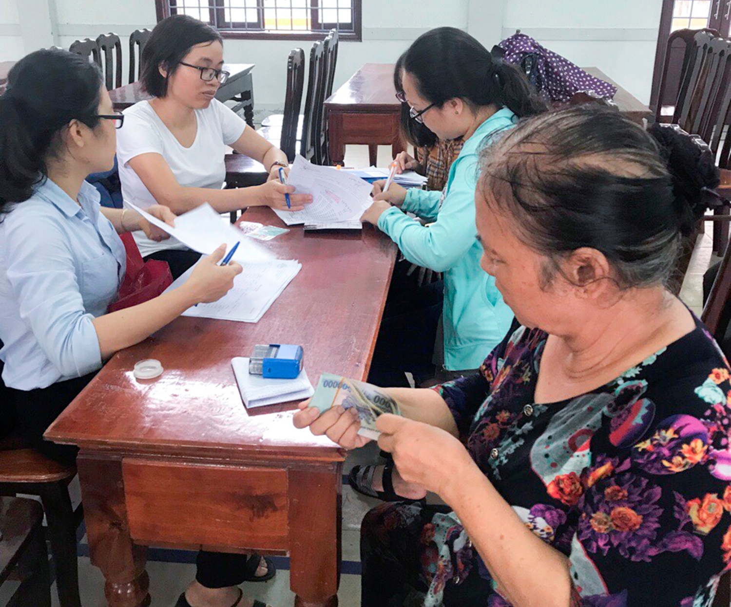 Quỹ Hỗ trợ phụ nữ nghèo giải ngân vốn cho hội viên phụ nữ