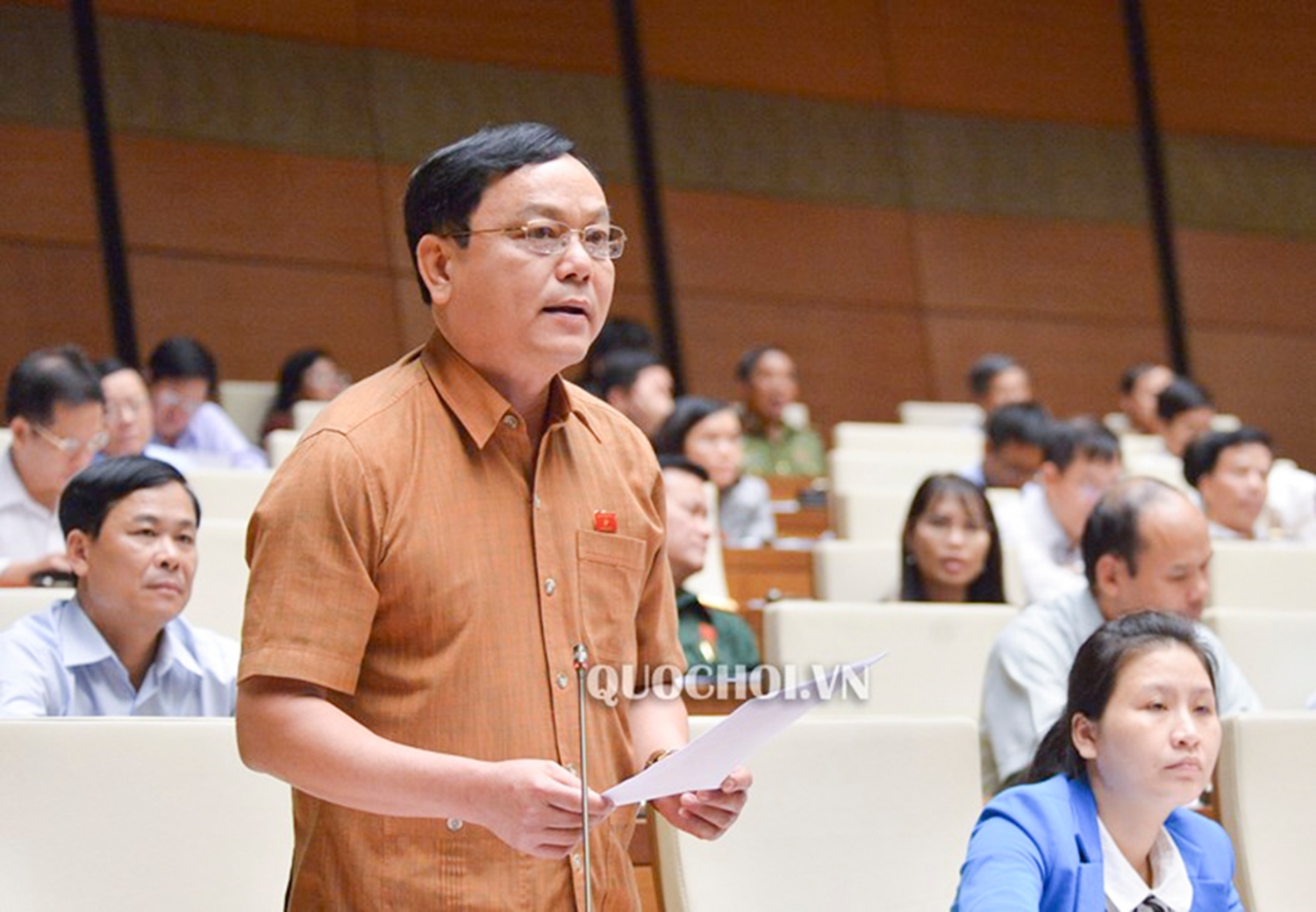 Đại biểu Hoàng Đức Thắng phát biểu tham gia xây dựng luật. Ảnh: PHN