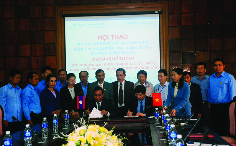 Lãnh đạo 2 Sở KH&CN Quảng Trị và Salavan ký kết biên bản ghi nhớ