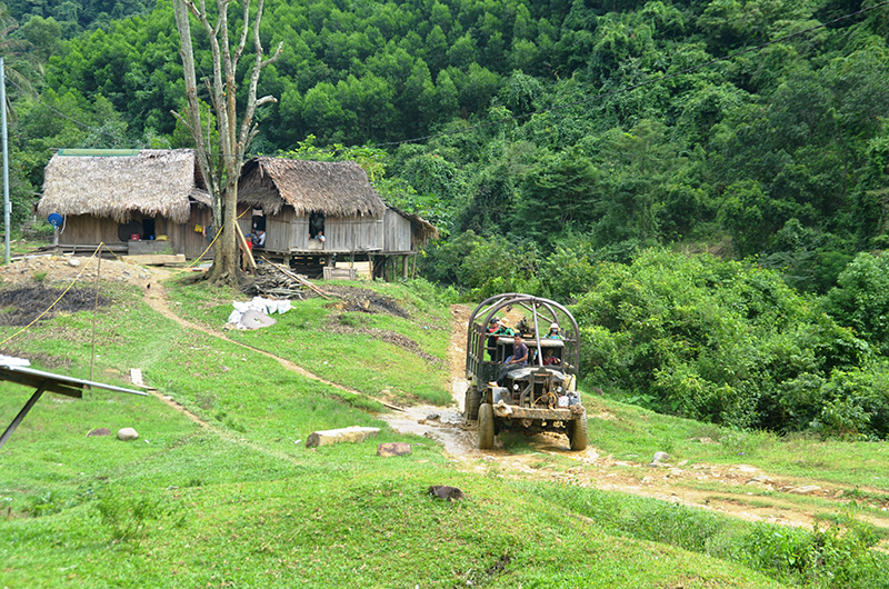 Đường vào bản Mít, xã Vĩnh Ô, huyện Vĩnh Linh rất khó khăn