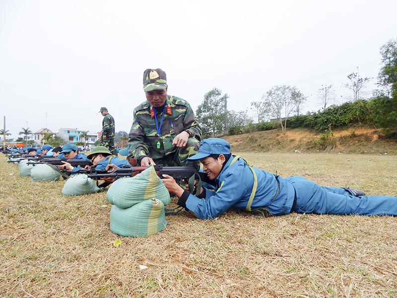 Huấn luyện lực lượng dân quân tự vệ