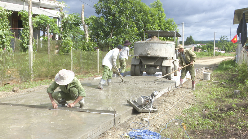 Huy động sức dân trong đầu tư xây dựng giao thông nông thôn