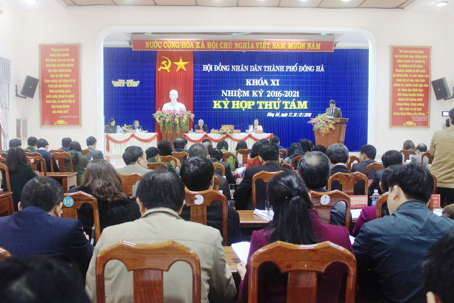 Kỳ họp thứ 8, HĐND TP. Đông Hà khóa XI thảo luận, quyết định nhiều nội dung quan trọng. Ảnh: H.N