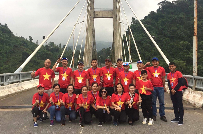 Các thành viên CLB Xe đạp Đường 9 xanh gắn kết đam mê thể thao và chương trình thiện nguyện