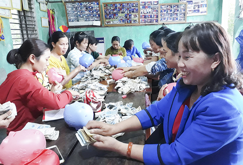 Ngày hội mổ heo đất của phụ nữ tổ 2, chi hội 2, thị trấn Bến Quan, Vĩnh Linh