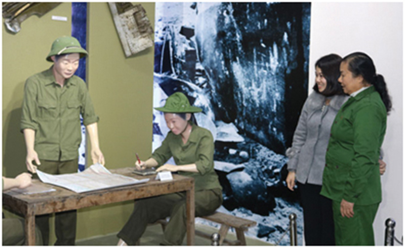 Cựu TNXP Đội 91 Bắc Thái tham quan không gian trưng bày tại di tích