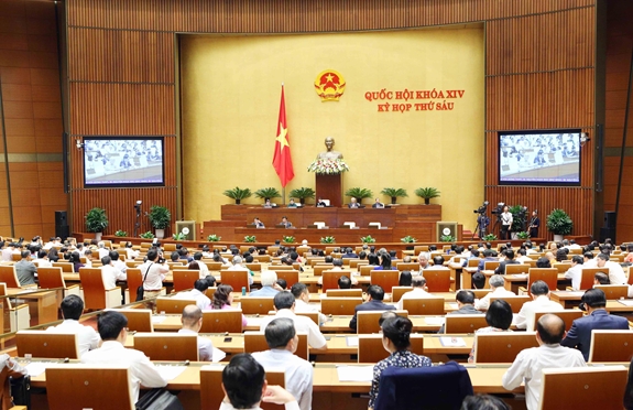 Quang cảnh Phiên chất vấn và trả lời chất vấn tại Kỳ họp thứ sáu, Quốc hội khóa XIV. Ảnh: TTXVN.