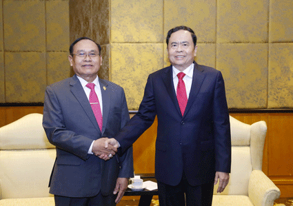 Chủ tịch Ủy ban Trung ương MTTQ Việt Nam Trần Thanh Mẫn thân mật tiếp Đoàn đại biểu cấp cao Vương quốc Campuchia