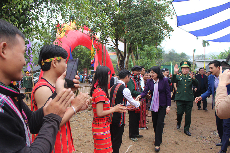 Phó Chủ tịch nước Đặng Thị Ngọc Thịnh thăm đồng bào các dân tộc huyện Đakrông