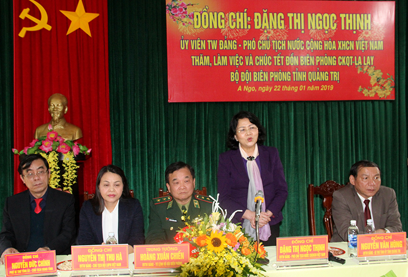 Phó Chủ tịch nước Đặng Thị Ngọc Thịnh chúc cán bộ, chiến sĩ Đồn Biên phòng CKQT La Lay đón tết, vui xuân nhiều niềm vui, hạnh phúc​