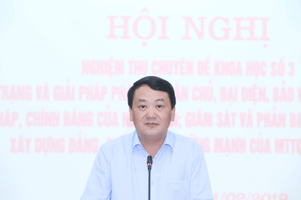 Ông Hầu A Lềnh, Ủy viên Trung ương Đảng, Phó Chủ tịch - Tổng Thư ký UBTƯ MTTQ Việt Nam phát biểu tại Hội nghị