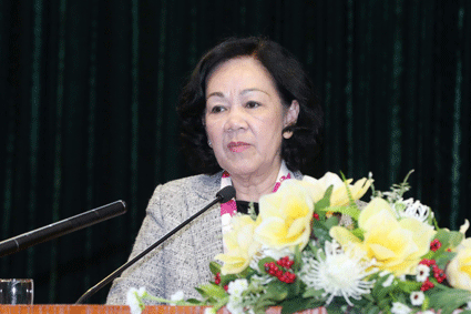 Bà Trương Thị Mai, Ủy viên Bộ Chính trị, Bí thư Trung ương Đảng, Trưởng Ban Dân vận Trung ương phát biểu tại Hội nghị