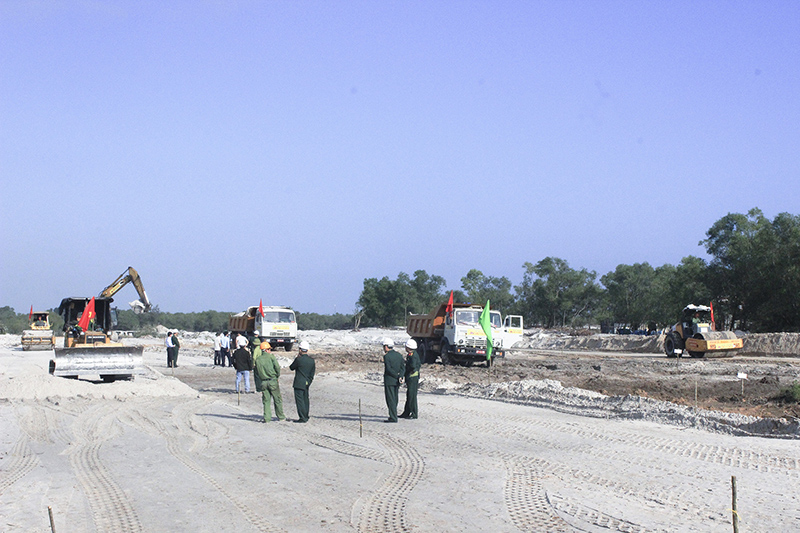 Thi công công trình đường trung tâm trục dọc Khu kinh tế Đông Nam​