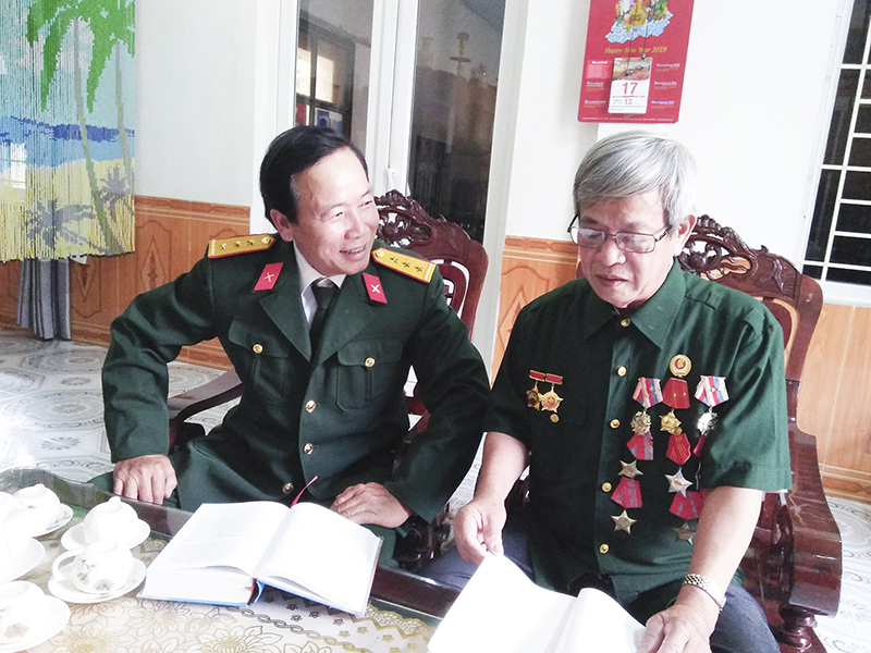 Các cựu chiến binh Trung đoàn 755 ôn lại kỉ niệm những năm tháng tham gia chiến đấu bảo vệ biên giới phía Bắc​