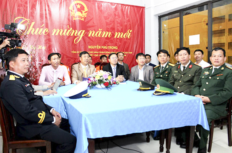 Lãnh đạo huyện đảo Cồn Cỏ và Công ty Điện lực Quảng Trị đón giao thừa trên đảo trong đêm truyền hình trực tuyến dịp Tổng Bí thư, Chủ tịch nước Nguyễn Phú Trọng đến chúc tết tại Tập đoàn Điện lực Việt Nam nhân Tết Kỷ Hợi 2019​