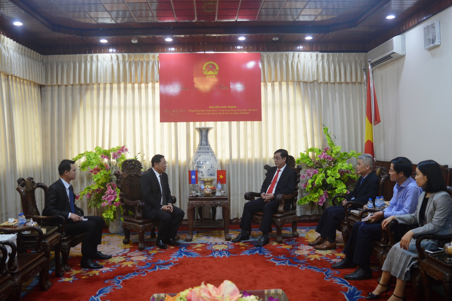 Chủ tịch UBND tỉnh Nguyễn Đức Chính tiếp xã giao Tổng lãnh sự Lào tại Đà Nẵng