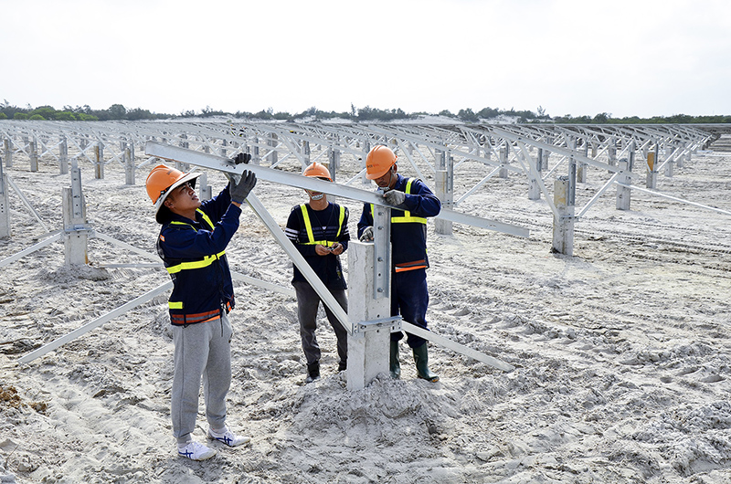 Các công nhân đang đẩy nhanh tiến độ thi công dự án​