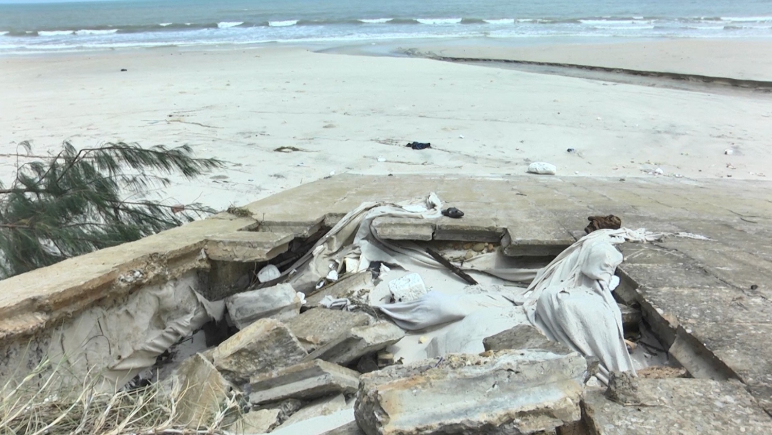 Hệ thống kè biển Vịnh Mốc, xã Vĩnh Thạch bị ảnh hưởng nặng nề do các đợt thiên tai vừa qua gây ra​