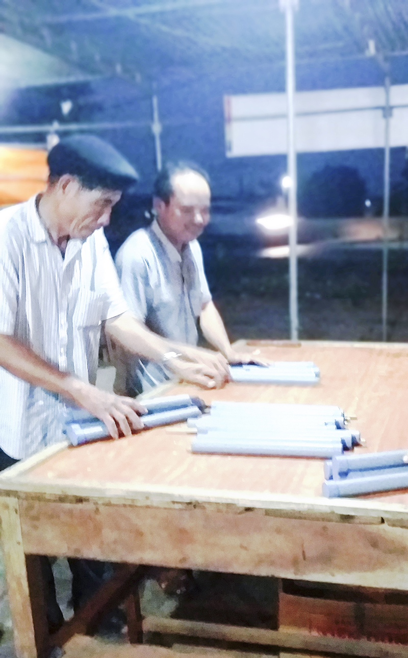 Người dân chuẩn bị tham gia hội cờ chòi (ảnh do nhân vật cung cấp)​