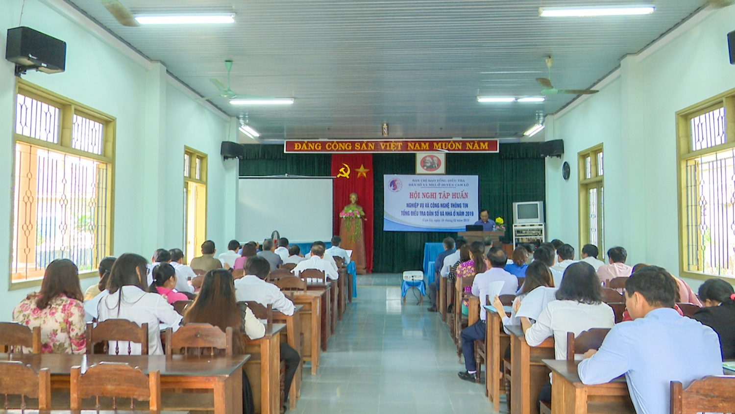 Các điều tra viên được hướng dẫn quy trình điều tra dân số và nhà ở