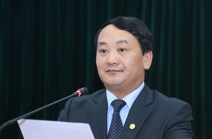 Ông Hầu A Lềnh, Ủy viên Trung ương Đảng, Phó Bí thư Đảng đoàn, Phó Chủ tịch - Tổng Thư ký UBTƯ MTTQ Việt Nam phát biểu tại Hội nghị