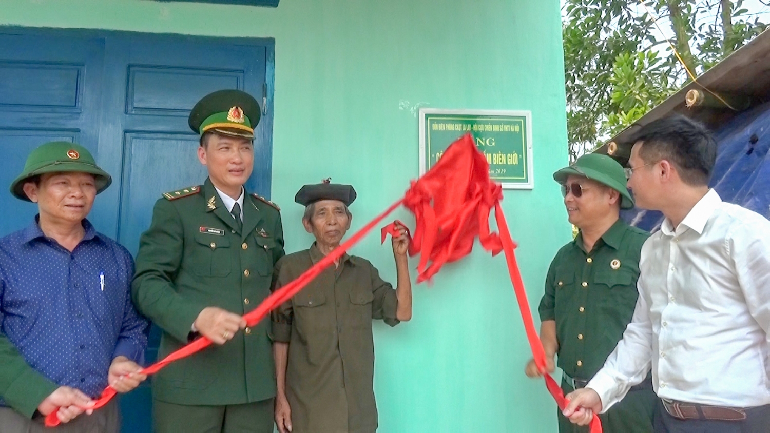 Mỗi ngôi nhà trị giá 60 triệu đồng đã được bàn giao cho các gia đình đưa vào sử dụng​