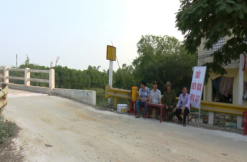 Chốt kiểm dịch động vật được xã Hải Hòa, huyện Hải Lăng thành lập ngay đoạn giáp ranh với xã Phong Bình, huyện Phong Điền, Thừa Thiên Huế để kiểm soát dịch tả lợn Châu Phi xâm nhập địa bàn