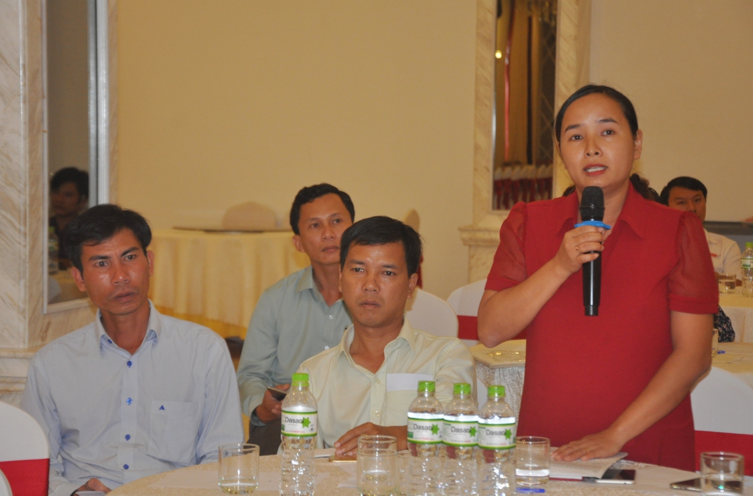 Đại diện doanh nghiệp đối thoại về chính sách với lãnh đạo tỉnh