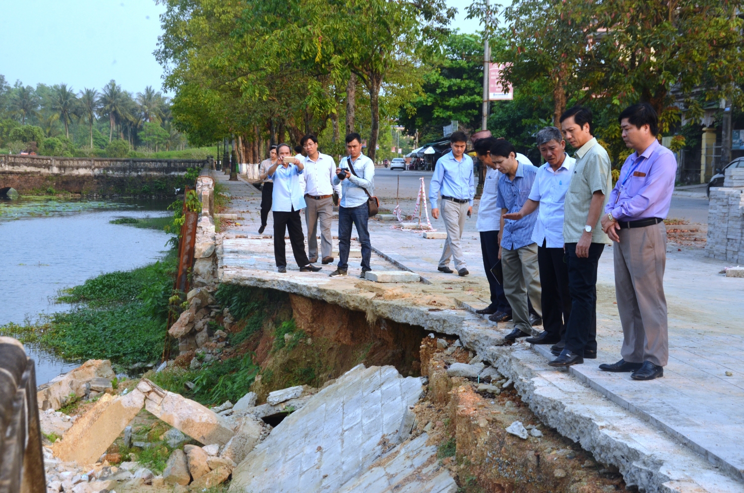 Khảo sát tại địa điểm bờ kè tại Thành Cổ Quảng Trị