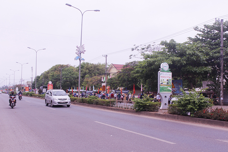 Hệ thống pa nô trang trí ở tuyến đường 2 4 thị trấn Cam Lộ