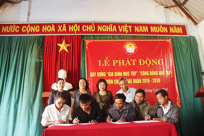 Lễ phát động xây dựng “Gia đình học tập”, “Cộng đồng học tập” tại thôn Cheng, xã Tân Liên, huyện Hướng Hóa, giai đoạn 2016  2020