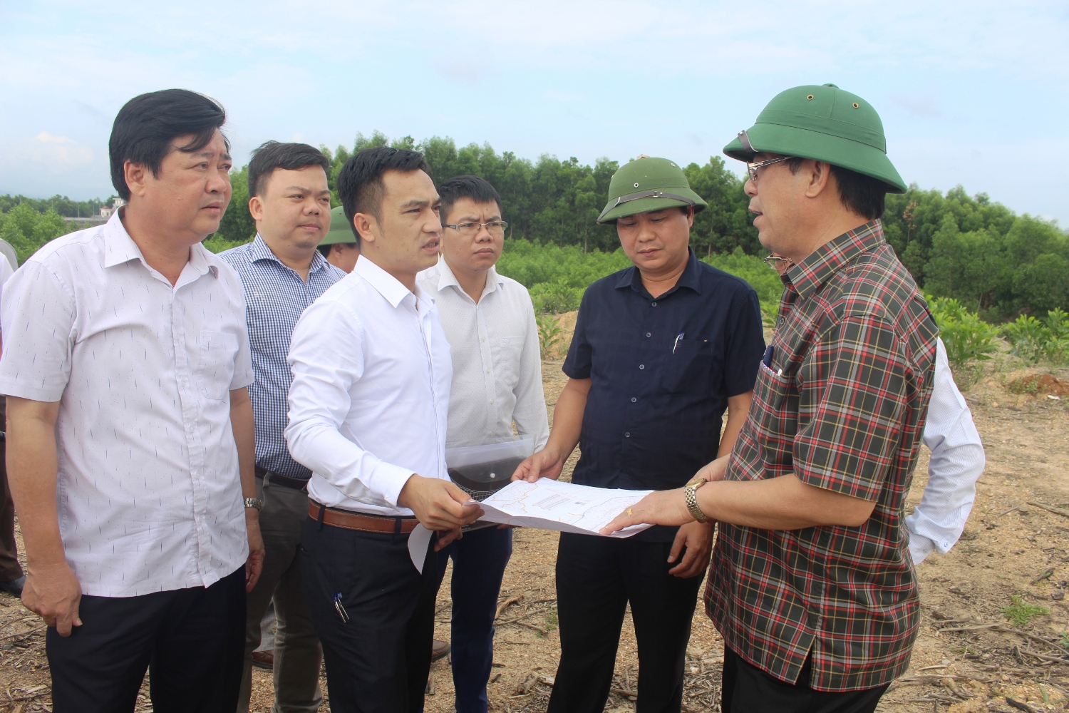 Chủ tịch UBND tỉnh Nguyễn Đức Chính kiểm tra Dự án vùng nông nghiệp ứng dụng công nghệ cao FAM của Tập đoàn FLC tại xã Cam Tuyền