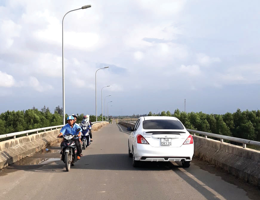 Cầu Bắc Phước rất thuận lợi cho việc đi lại của người dân