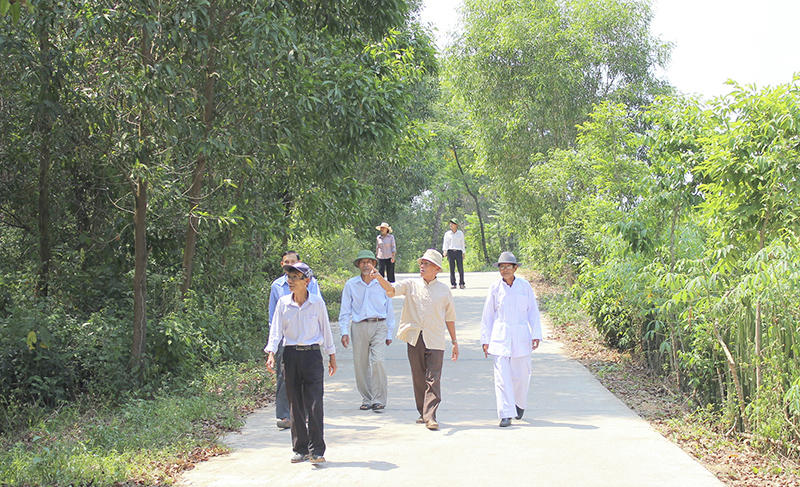 Người cao tuổi ở Hà Xá luôn tiên phong trong mọi việc, góp sức xây dựng nông thôn mới ở địa phương