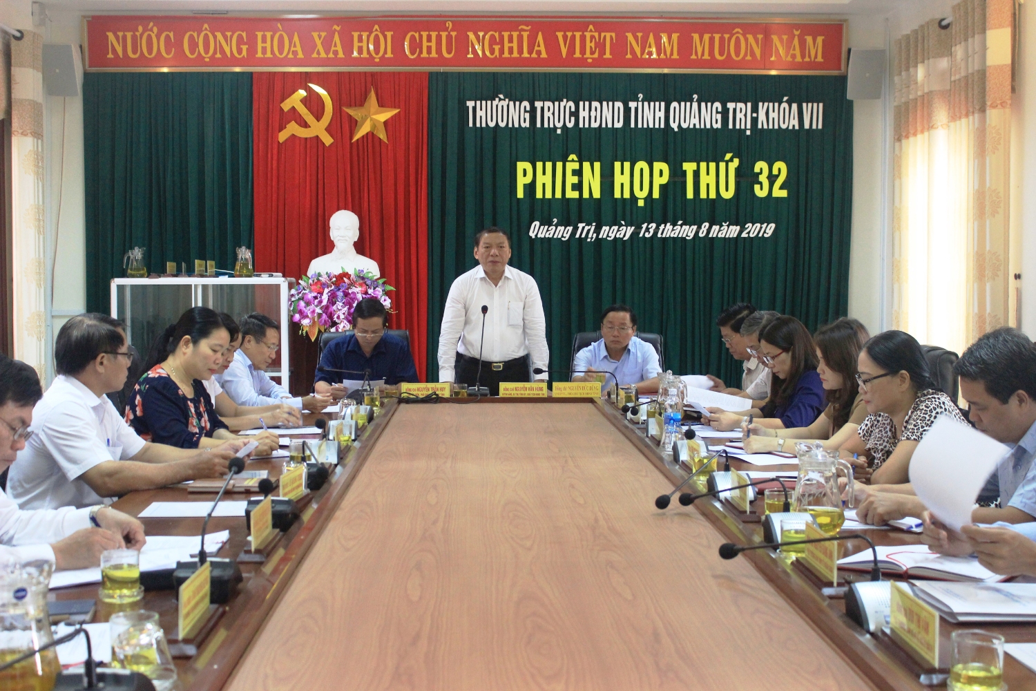 Bí thư Tỉnh ủy, Chủ tịch HĐND tỉnh Nguyễn Văn Hùng kết luận phiên họp