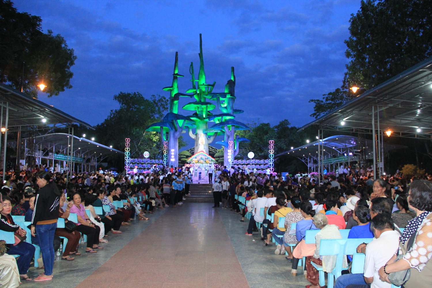 Đông đảo giáo dân về dự lễ hành hương thường niên La Vang 2019 tại Trung tâm Hành hương Đức Mẹ La Vang  tỉnh Quảng Trị