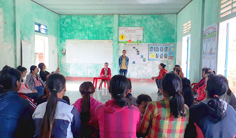 Một buổi sinh hoạt của CLB “Không có trẻ bỏ học” ở xã Hướng Linh​